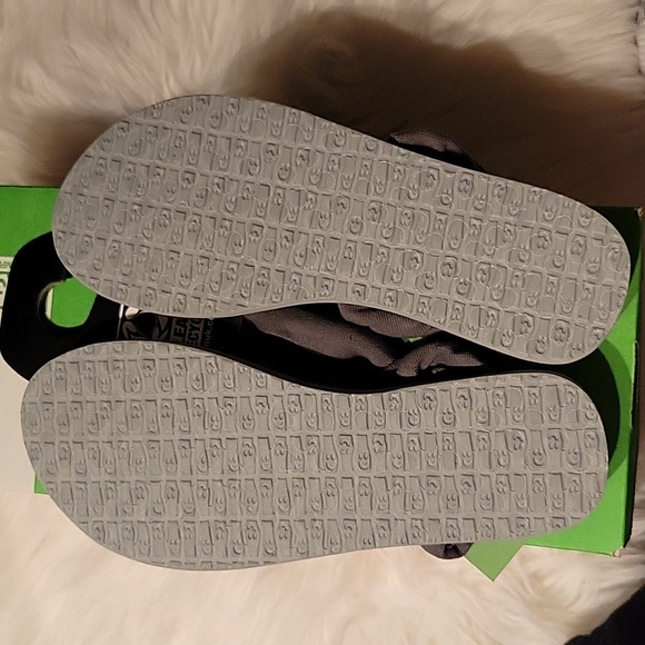 Sanuk Sandals - Picture 6 of 6